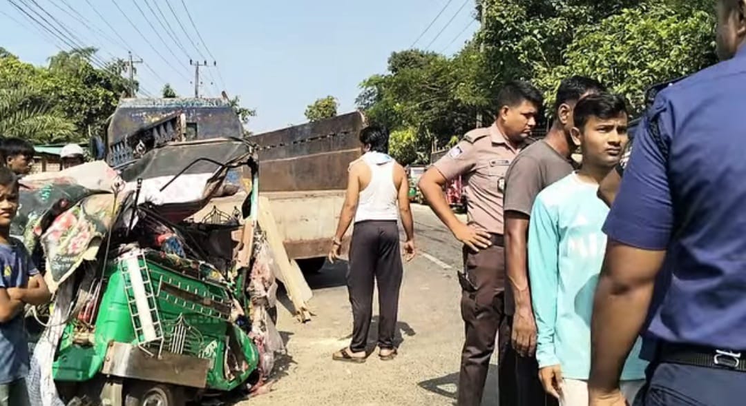 হোয়াইক্যং সড়কে সিএনজি-পিকআপের এর মুখোমুখি  সংঘর্ষে চালক নিহত, আহত ৫